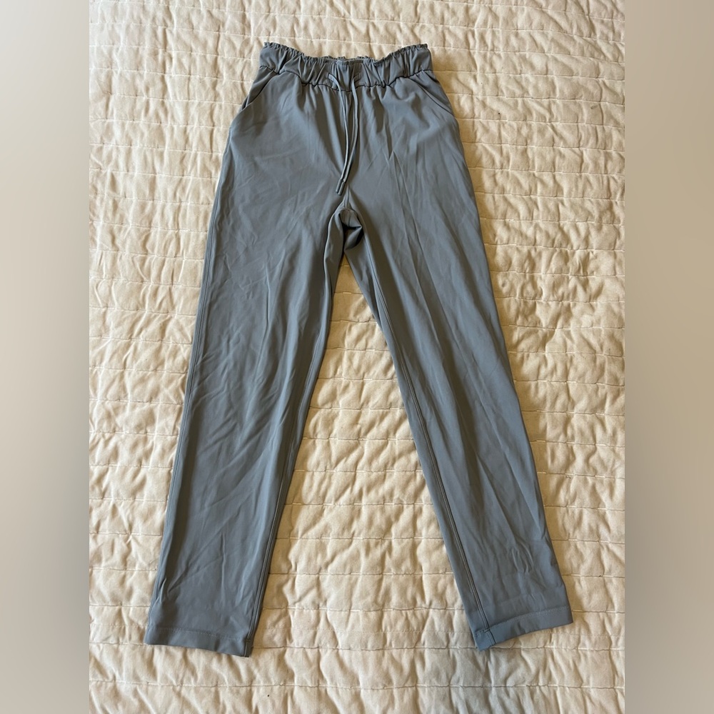 Lululemon jogger in rhino grey size 2
